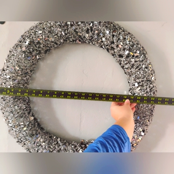 Pier One Silver Ice Woven Holiday Wreath 22" fine detailed ice crystals - Picture 6 of 12